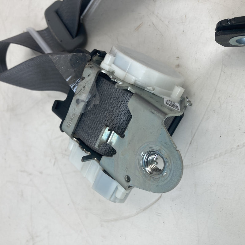 2014-2020 Chevrolet Silverado 1500 2500 HD 3500 Front Center Seat Belt OEM #5613M