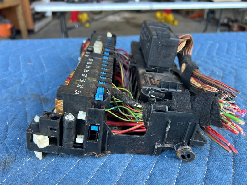 2000-2005 BMW 330xi 325xi E46 Interior Cabin Fuse Box Relay 8364542 OEM #4784EM