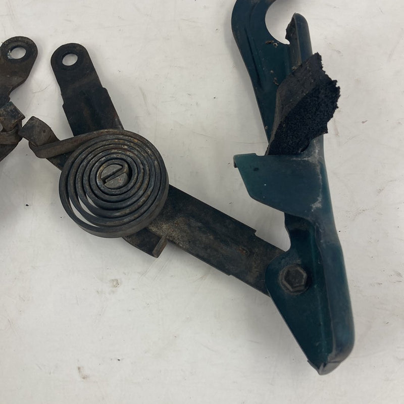 1995-1998 Chevrolet GMC C/K Hood Hinge Pair 15690184 15690183 OEM