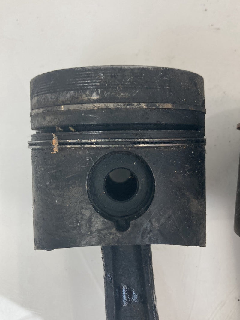 1980 Volvo 244 - Piston