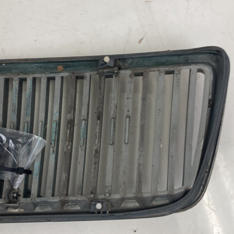 1998-2000 Volvo V70 P80 Grille Assembly Chrome 9151670 9151669 #5208M