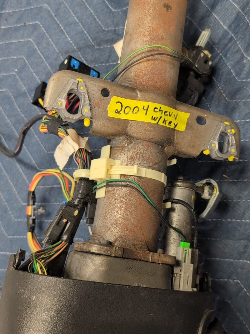 2003-2007 Chevy Suburban 1500 Steering Column w/Radio & Key Controls 26115795