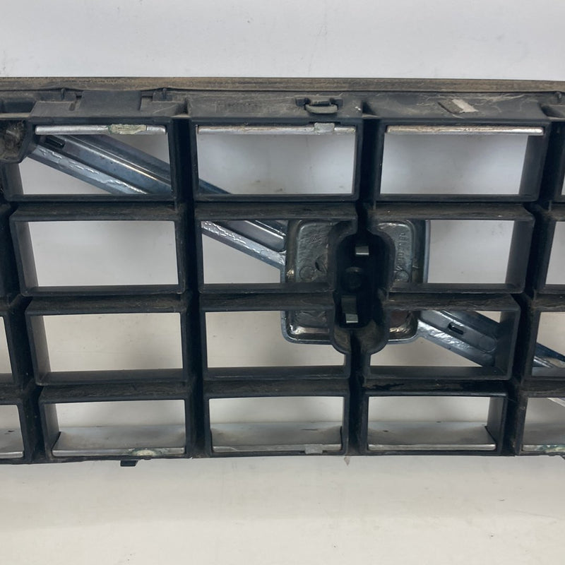 2005 Volvo XC90 I 275- Front Grille Chrome Blue Logo 8620641 08620587 #4861M