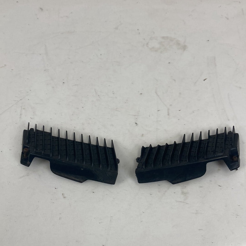 1995-1998 Chevrolet Silverado 2500 GMT400 Cowl End Trim 15969624 15969623