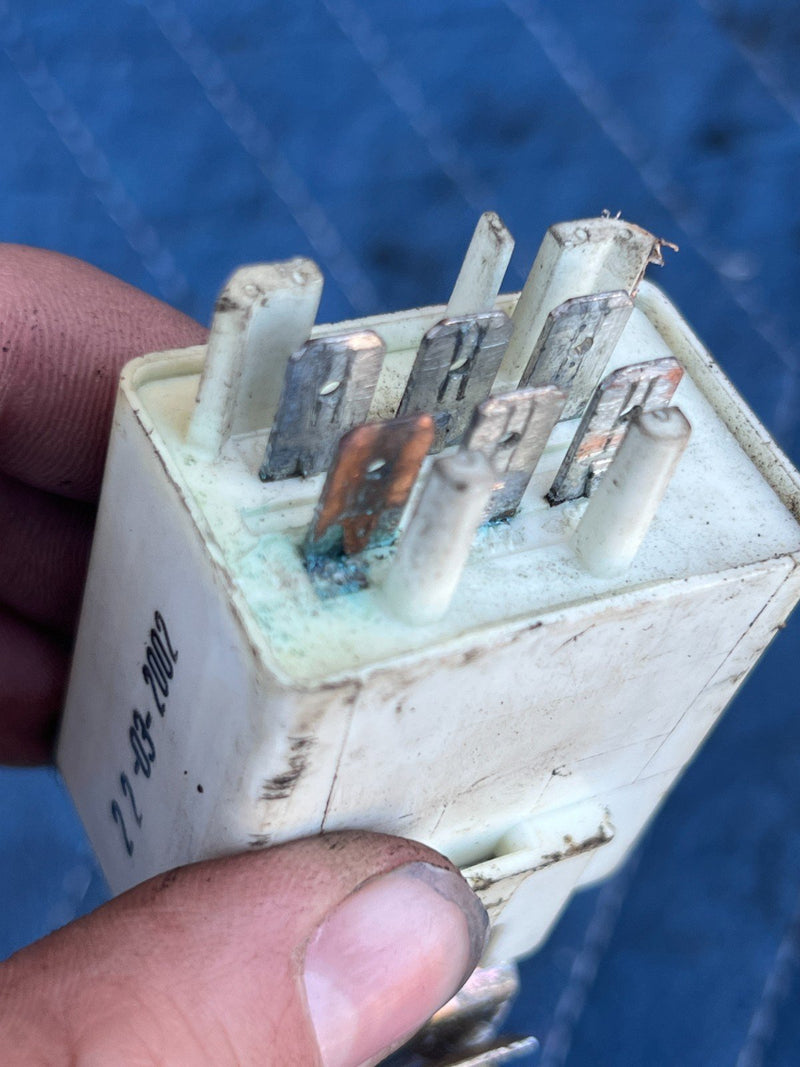 1986-1993 Volvo 240 244 245 Fuel Pump Relay 3523608 OEM #4168EM