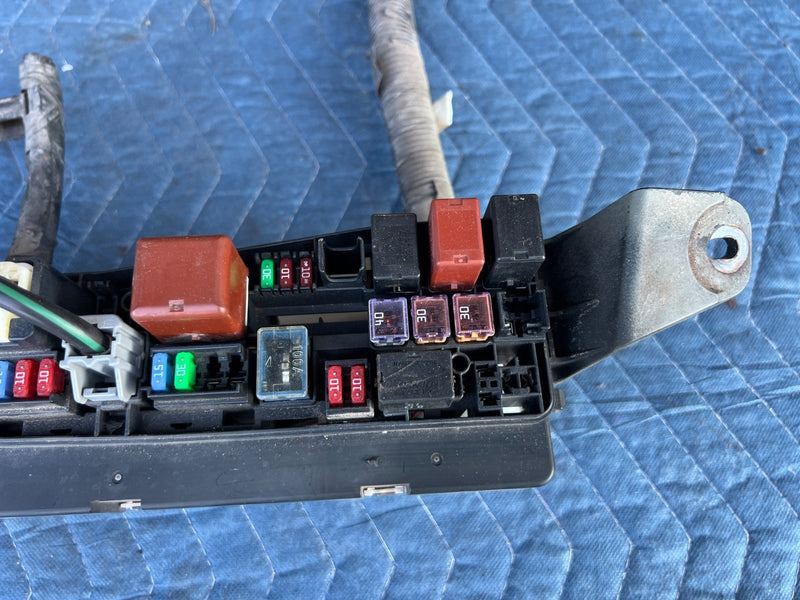 2003-2008 Toyota Corolla Cabin Dash Fuse Box Relay Junction OEM #3354EM