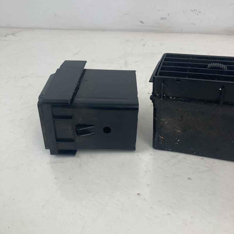 1981-1985 Volvo 240 245 Dash Vent Set LH RH 1259088 OEM