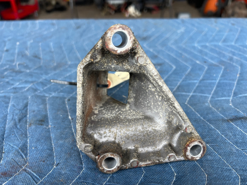 1989-1995 Volvo 740 940 Sedan Left & Right Motor Engine Mount Pair OEM #3690EM
