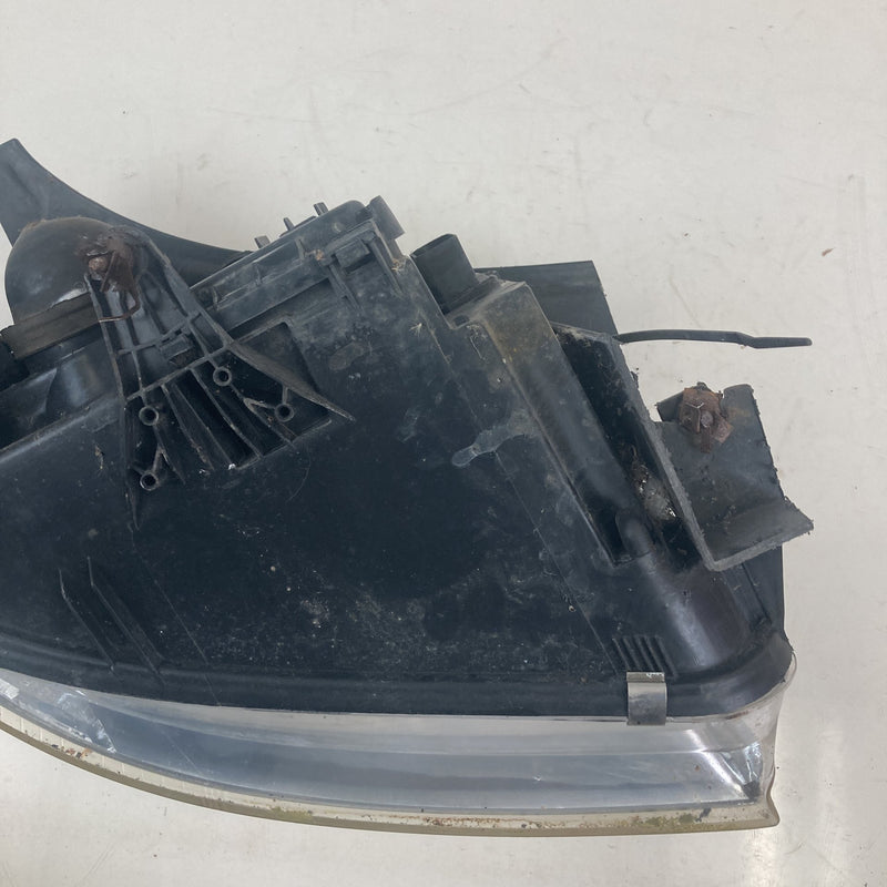 2001-2005 Volkswagen Passat Headlight Assembly Left OEM #5559M