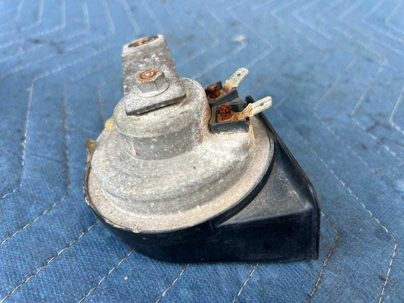 1998-2003 Mercedes W210 E320 High & Low Tone Pitch Horn Pair 0055307 OEM #4664EM