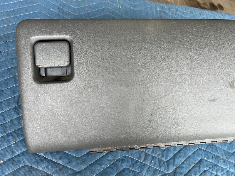 1999-2007 Chevy Silverado Right Dash Glove Box Storage Compartment OEM #1582CN