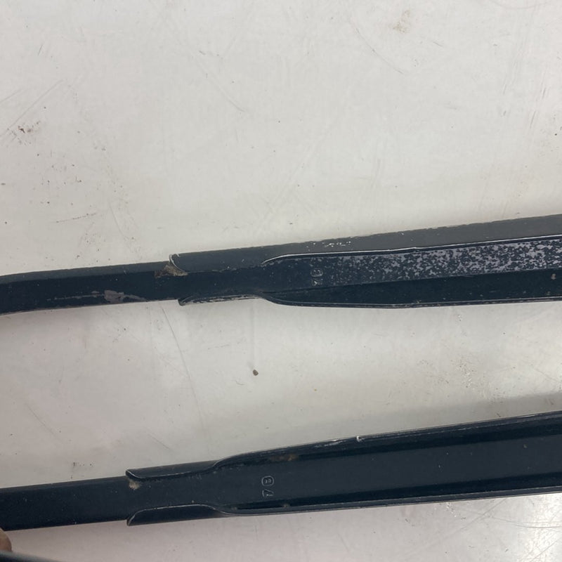 1995-1998 Chevrolet Silverado 2500 GMT400 Windshield Wiper Arm Pair OEM