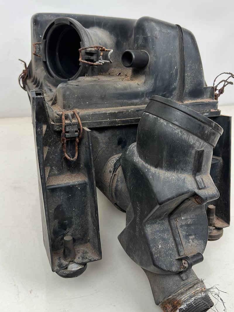 1990-1992 Volvo 740 745 940 Air Filter Cleaner Housing Box 3547102 OEM #5883EM