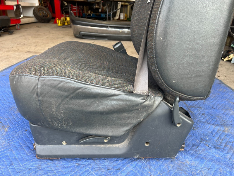 1999-2002 Chevy Silverado GM Driver Left Front Seat Bucket Seatbelt OEM #1853CN