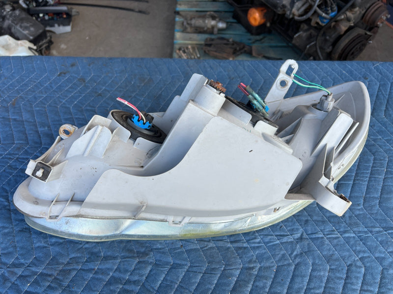 2003-2008 Toyota Corolla Passenger Right Headlight Lamp Assembly OEM #3324EM
