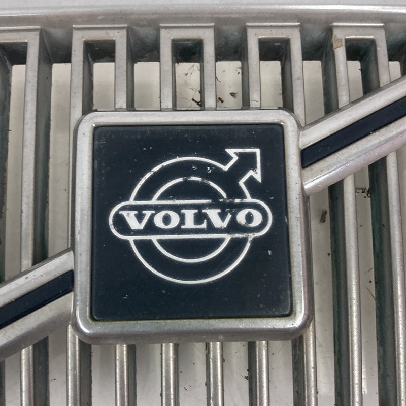 1998-2000 Volvo V70 P80 Grille Assembly Chrome 9151670 9151669 #5208M