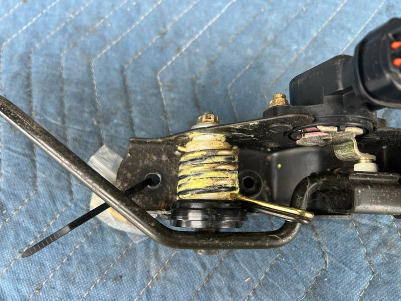 2002-2006  Toyota Camry Lexus ES300 Solara Gas Pedal Assembly OEM #106DU