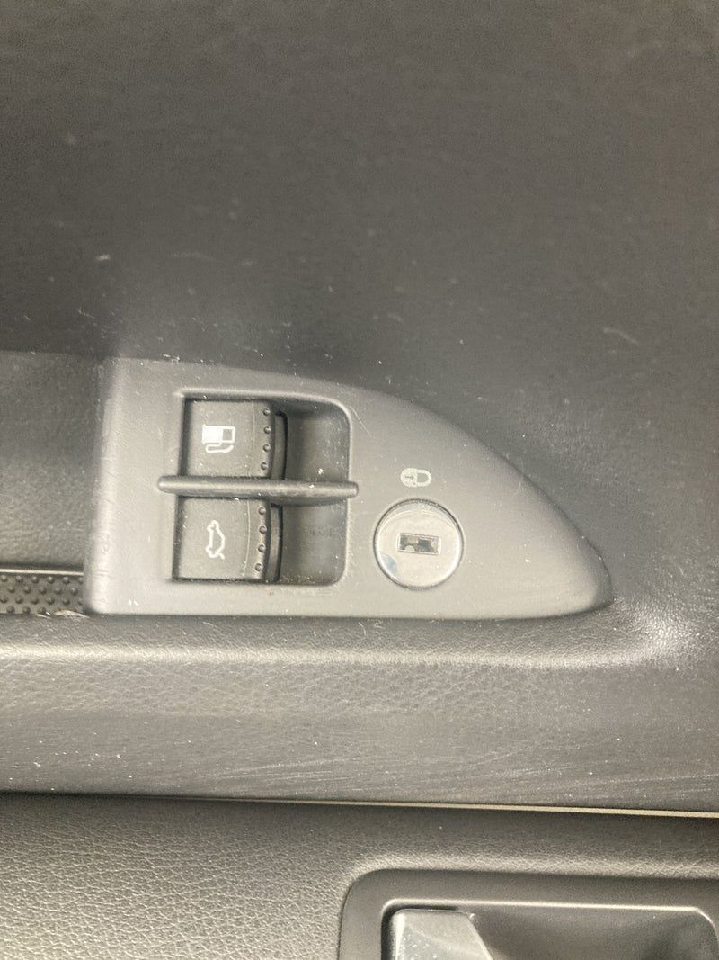2001-2005 Volkswagen Passat Door Card Set of 4 Black OEM #5563M