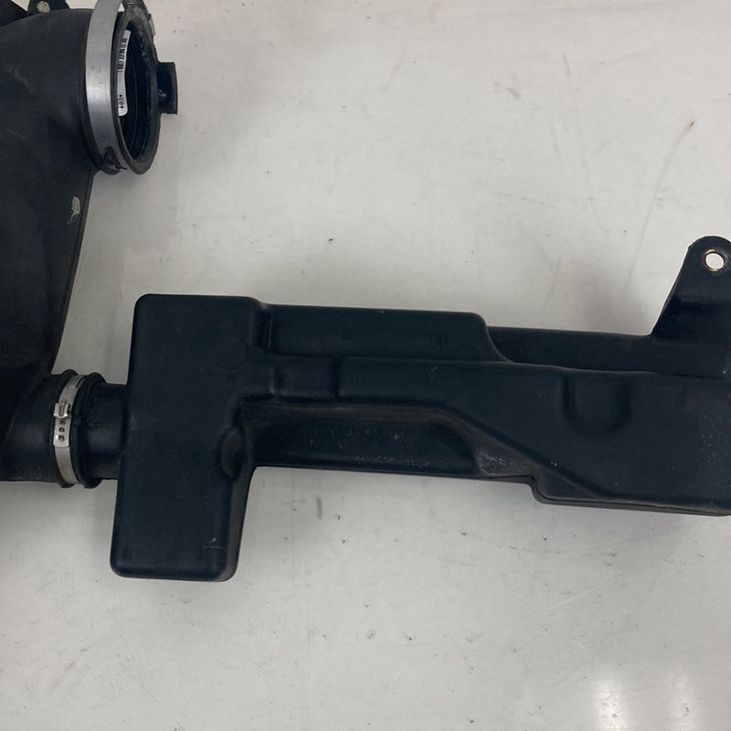 2002-2005 Lincoln Town Car Signature Air Intake Tube 3W7U-9F805-AF OEM #5136M