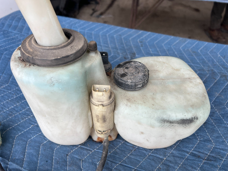 1992-1995 Volvo 940 740 Windshield Wiper Washer Fluid Jug Reservoir OEM #3253EM