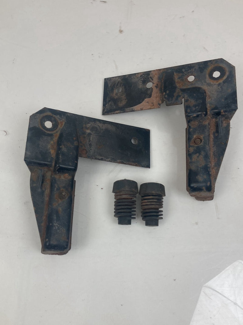 1996 Chevrolet Silverado GMT800 - Radiator Top Mounting Bracket PN: 899699 99695T
