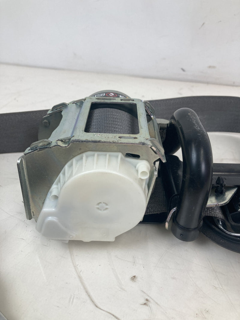 2014-2018 Chevrolet Silverado GMT900 Seat Belt Front Right 84846426 OEM #5617M