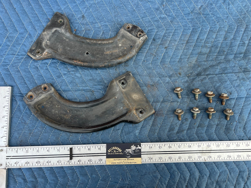 1999-2002 Chevy Silverado GM Fender Brace Support Angle Brackets OEM #1848CN