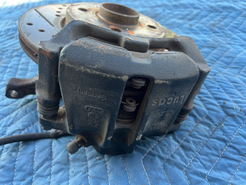 1985-1992 Volkswagen Golf Hub Pair Front Right and Left Assembly OEM