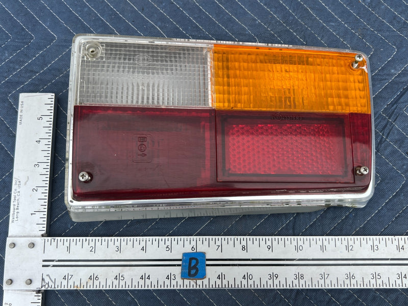 1967-1974 Volvo 140 142 144 145 Passenger Right Tail Light Assembly OEM #4875EM