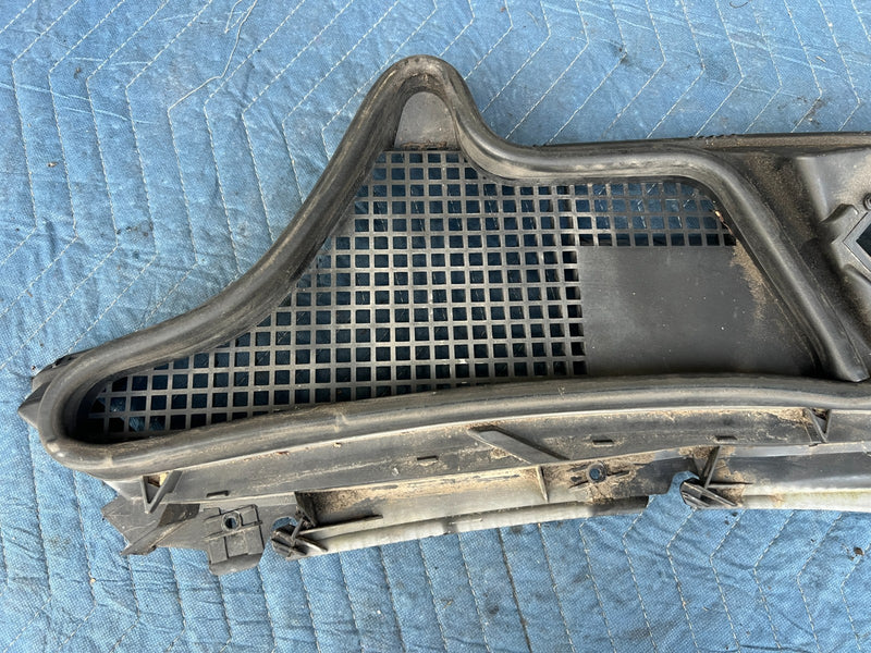 1998-2003 Mercedes W210 E320 Windshield Wiper Cowl Cover Trim Screen OEM #4663EM