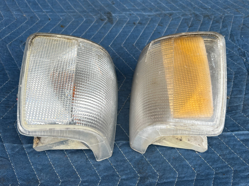 1992-1995 Volvo 940 740 Front Left & Right Turn Signal Light Pair OEM #3247EM