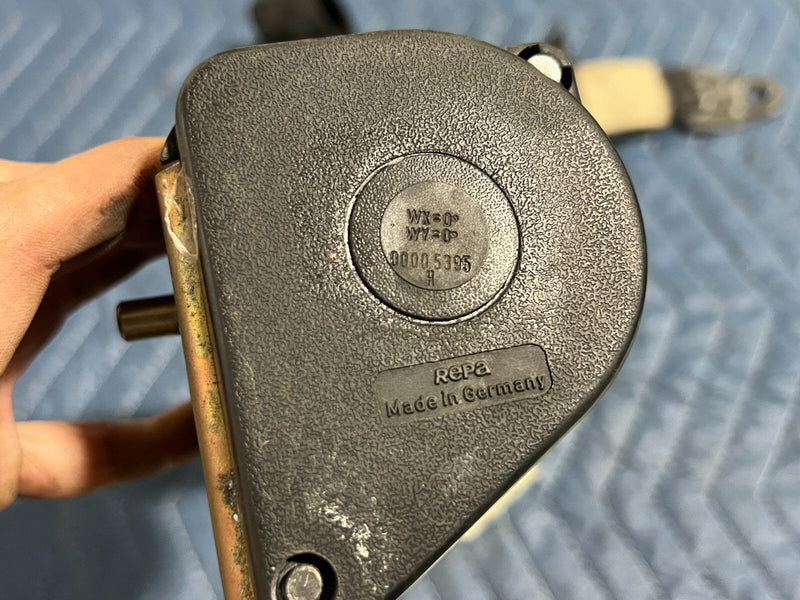1983-1985 Porsche 944 Front Passenger RH Right Seat Belt Retractor OEM #2486EM