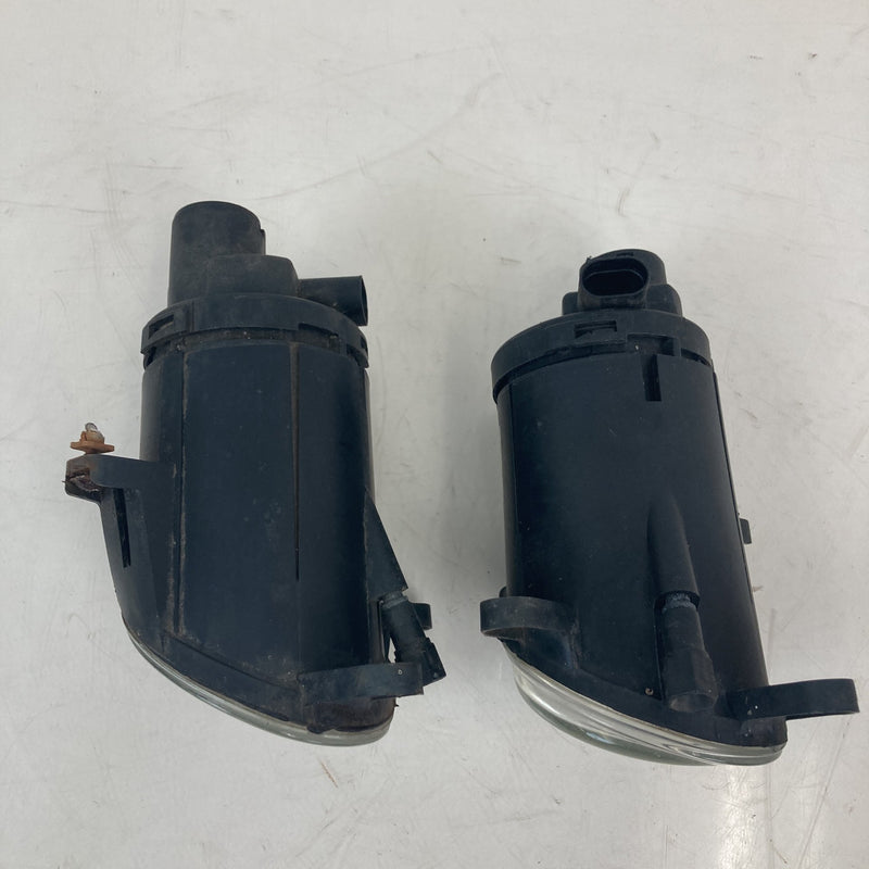 2001-2005 VW Volkswagen Passat Fog Light Pair SB7941699A 3B7941700A OEM #5568M