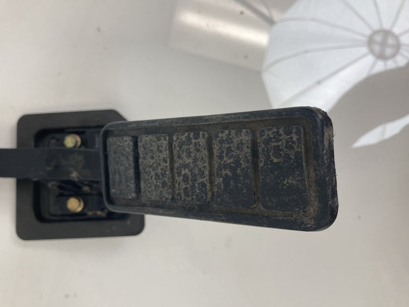 1992 Volvo 940 944 - Gas Pedal PN: 1330443