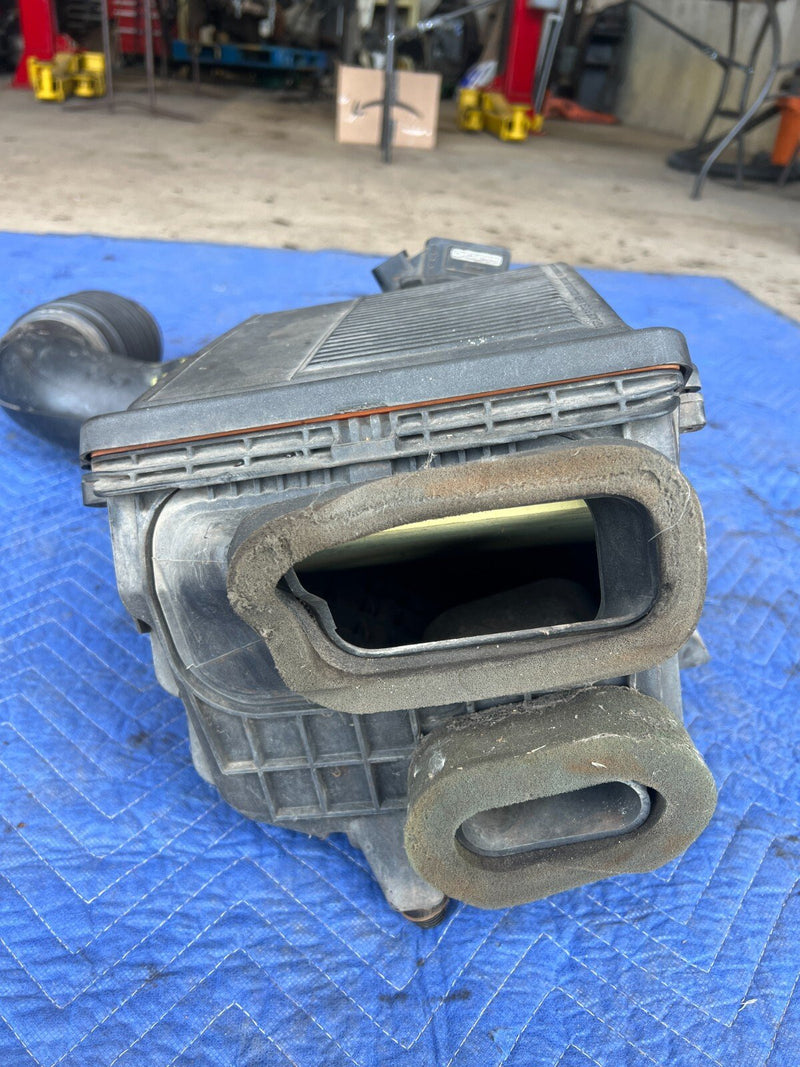 1999-2002 Chevy Silverado GM Air Cleaner Box Housing Intake Tube MAF OEM #1832CN