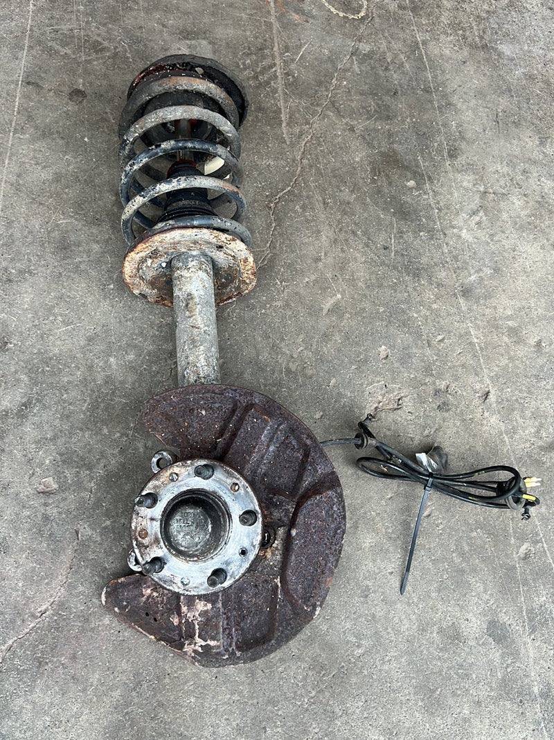 1990-1992 Volvo 740 745 940 Front Passenger Right Strut Shock w/ Hub Assembly OEM #5993EM