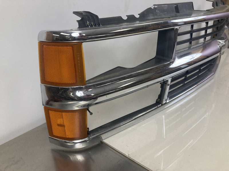 1995-1998 Chevrolet Silverado 2500 GMT400 Front Grille 15981091