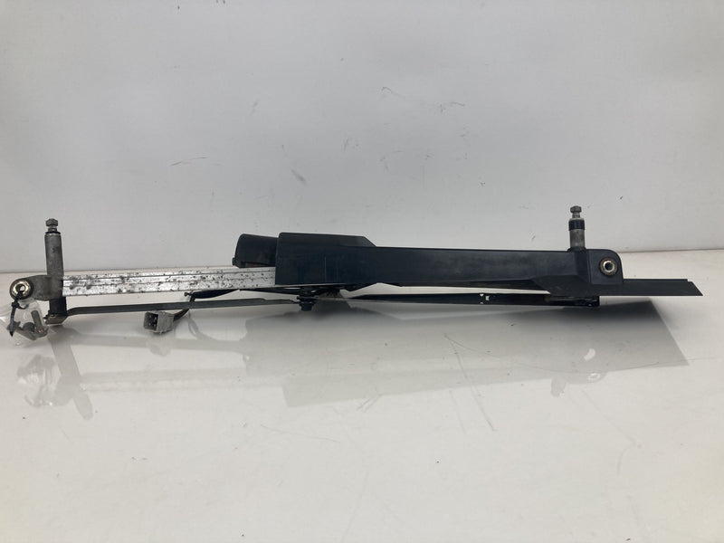 1992 Volvo 940 944 - Wiper Linkage PN: 1392140