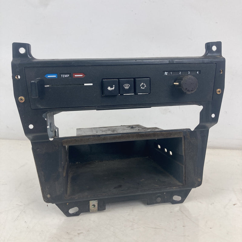 1981-1985 Volvo 240 245 HVAC Climate Control Heat AC 1347690 OEM