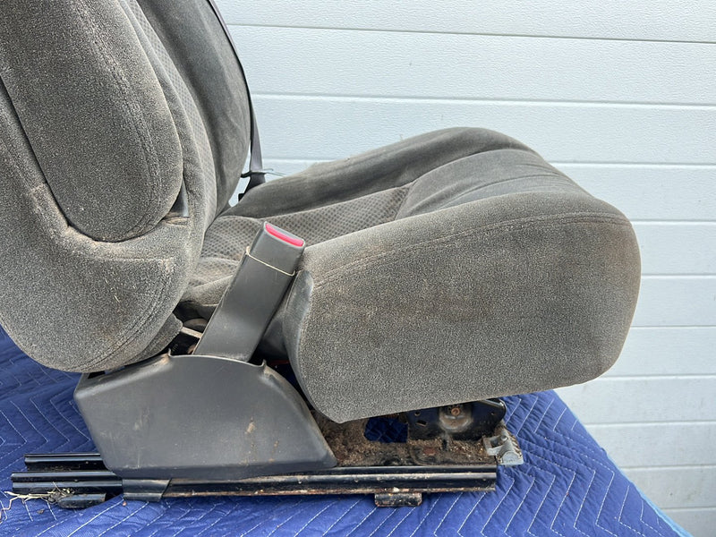 1999-2002 Chevrolet Silverado Tahoe Sierra Front Seat Pair Gray Cloth OE #5494EM