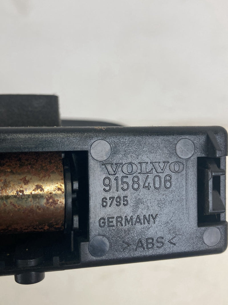 1998-2000 Volvo V70 Dash Ash Tray 9158408 OEM #5202M