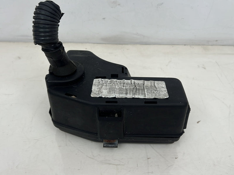 1998-2000 Volvo V70 S70 Main Engine Bay Left Fuse Junction Box Assembly OEM #6332EM