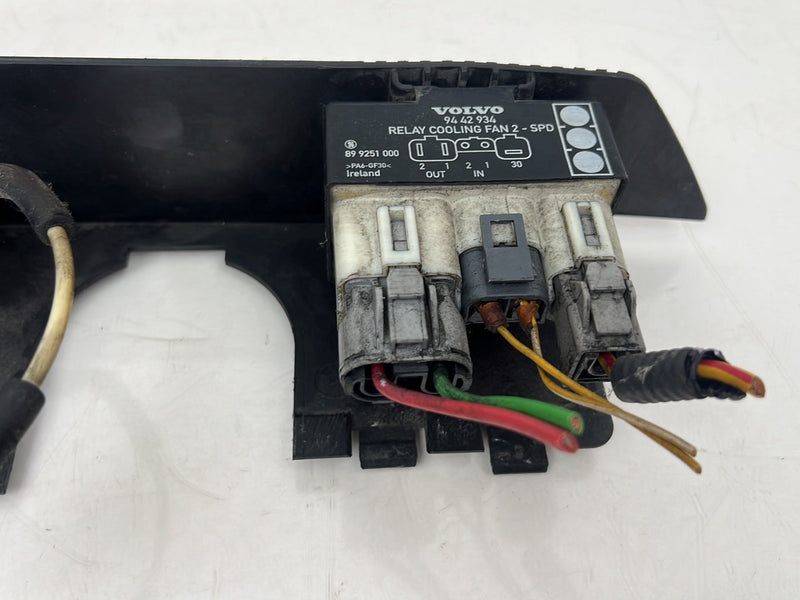 1998-2000 Volvo V70 S70 Radiator Cooling Fan Relay & Air Deflector OEM #6327EM
