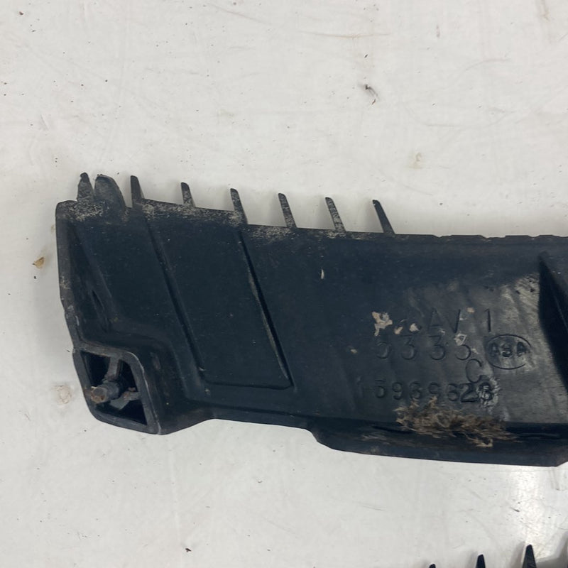 1995-1998 Chevrolet Silverado 2500 GMT400 Cowl End Trim 15969624 15969623