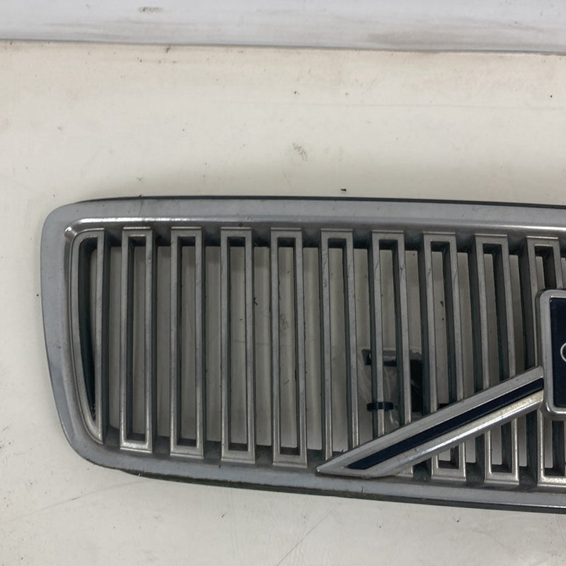 1998-2000 Volvo V70 P80 Grille Assembly Chrome 9151670 9151669 #5208M