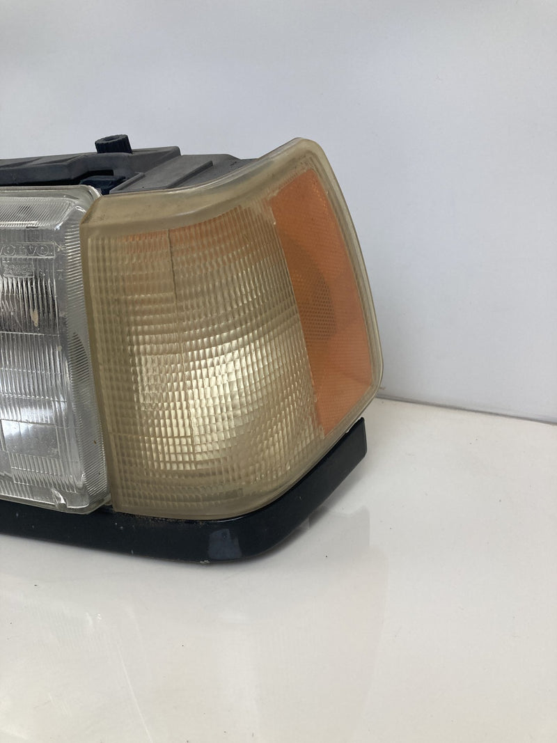 1992 Volvo 940 944 - Headlight PN: LE2255DR LE2255DL