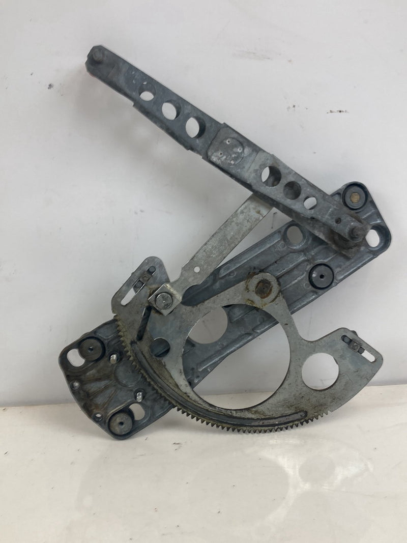 1986-93 Volvo 240 244 Window Regulator Passenger Front Bosch 1315020 OEM #4875M