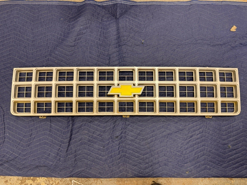 1977-1980 Chevrolet C/K 10 Blazer K5 Scottsdale Front Grille 14007544 OEM #4704E