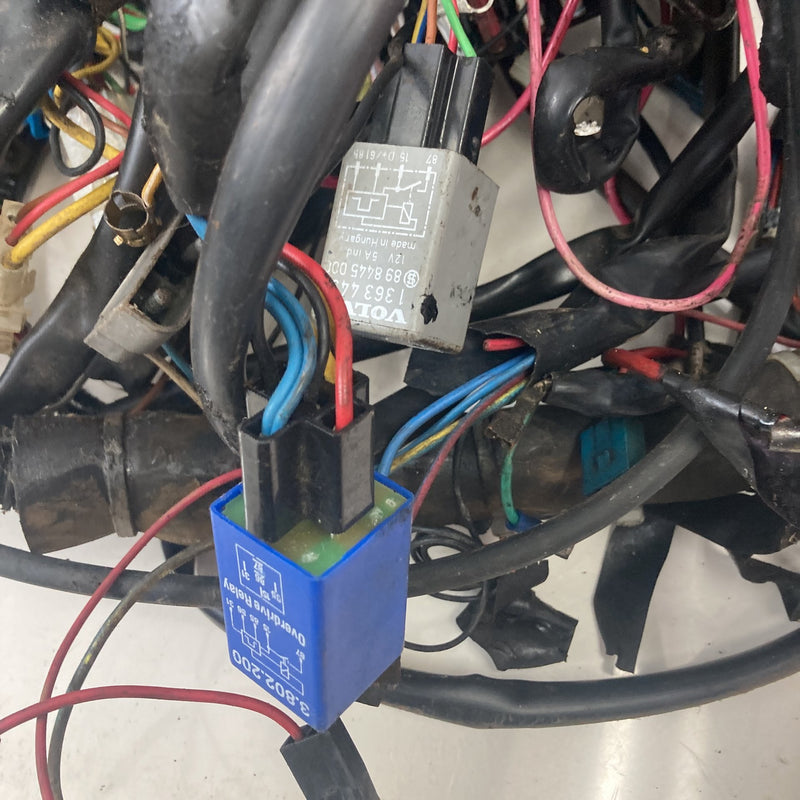 1981-1985 Volvo 240 245 Body Wiring Harness Relays Fuse OEM