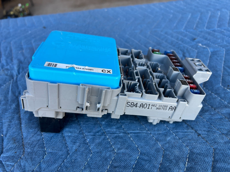 1998-2002 Honda OEM Fuse Box Cabin Side  S84-A01 00288 98079 PP-TD20 #1999CN